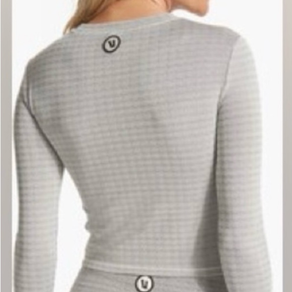 NWOT Vuori Textured Chilled Out Crop Long Sleeve Top SMALL